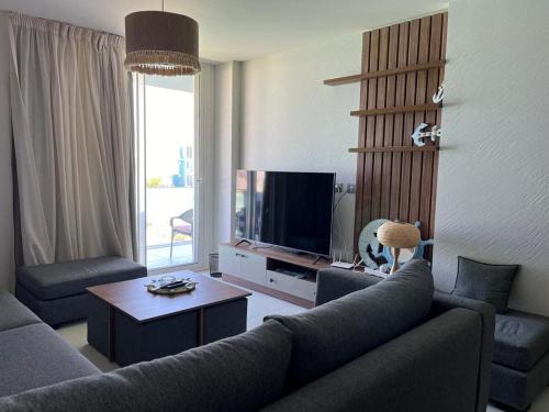 Ad-Dab'ah Ski Chalet | Charming Fouka bay 3bd direct lagoon view Chalet for Families Only or Group of Girls