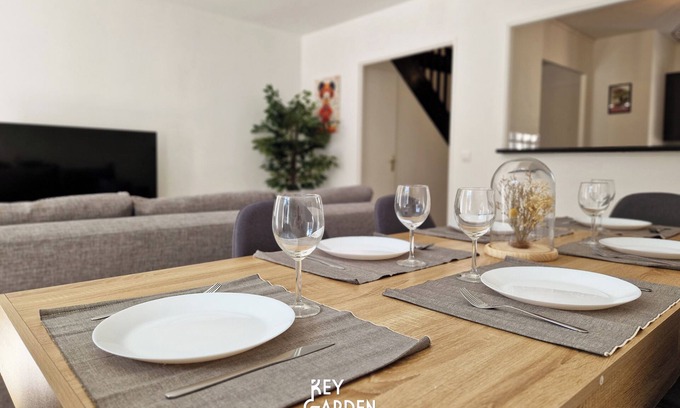 Bailly-Romainvilliers House | Charming house for 10 near Disneyland Paris and Val d’Europe.