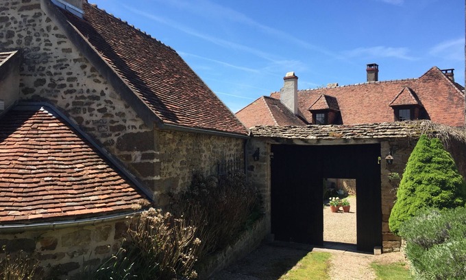 Montigny-sur-Armancon House | Charming house in a former presbytery
