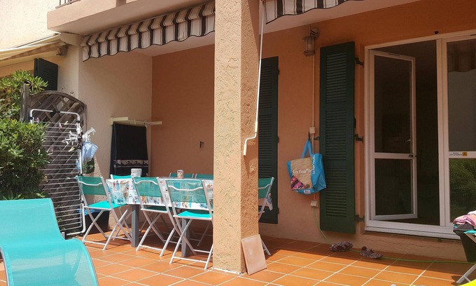 Saint-Mandrier-sur-Mer Apartment | Charming apartment for 5 people with large terrace and air conditioning on the ground floor