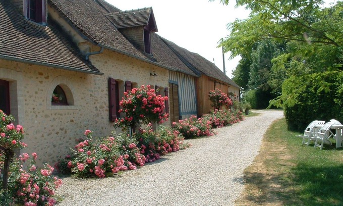 Ballon-Saint-Mars Cottage | Charming Renovated Farmhouse with Pond and Bikes, Sleeps 8, Near Scenic Trails