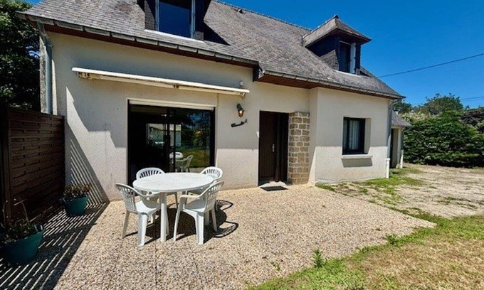 Saint-Pierre-Quiberon Villa | Charming 5-Room House, 130m², Near Beach, Quiet Area, Pet-Friendly, Enclosed Garden