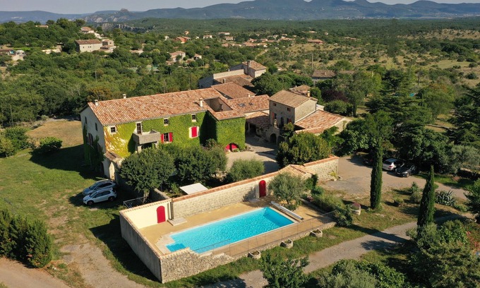 Joyeuse Cottage | Charming gîte l'ESCOUSSOU * 115 m², 3 bedrooms, quiet, nature, heated pool