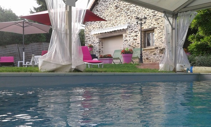 Sarlande Cottage | Charming gîte with swimming pool, Jacuzzi and sauna. Electric charging station