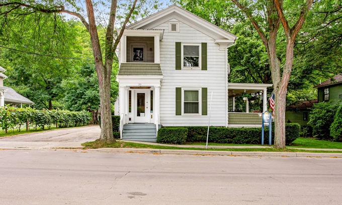 Hammondsport Apartment | Charming, Ground-Floor Getaway w/ a Kitchenette, Free WiFi, & a Furnished Deck
