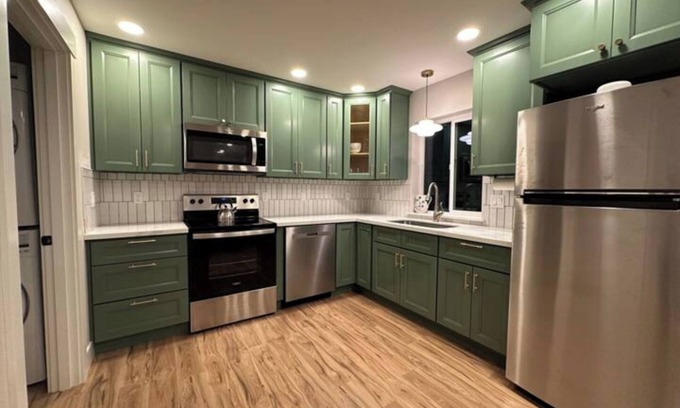 Grant House | Charming Guesthouse in Salem