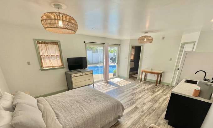 Cambridge Cottage | Charming Guesthouse w/ Pool in Historic Cambridge