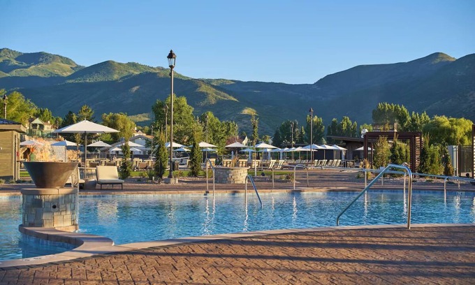 Midway Hotel | Charming Haven w/Resort Access & Majestic Outdoors - Your Perfect Getaway!