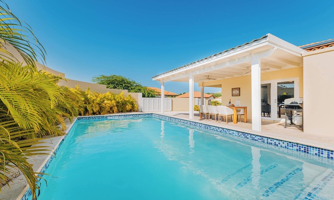Washington Villa | Charming hideaway 2 min from Palm Beach, with Private Pool, Outdoor