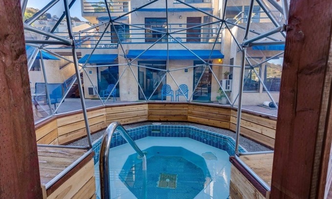 Avalon Hotel | Charming Hideaway: 3 Family-Friendly Rooms, Near Catalina Island Museum