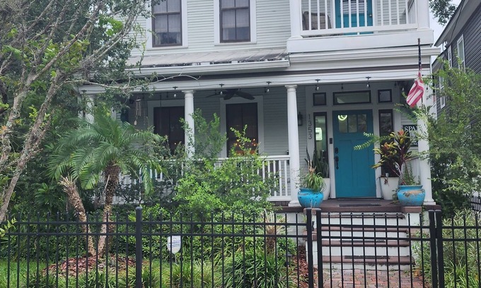 Springfield House | Charming historic district house with modern touches close to Downtown Jax.
