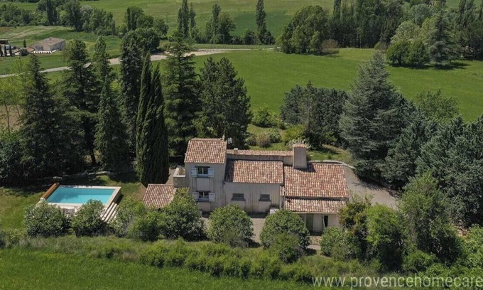 Revest-des-Brousses Villa | Charming house surrounded by nature with swimming pool and wooded grounds in the Luberon