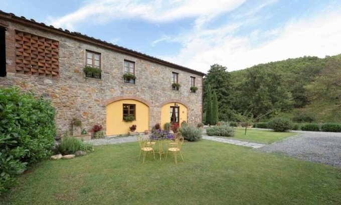 SantʼAndrea di Compito House | charming holiday home surrounded by greenery 5km from the walls of Lucca
