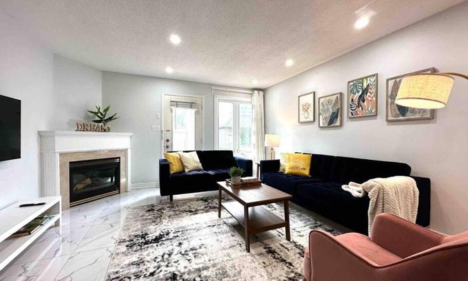 Bayview Glen House | Charming Home in Prime Location North of Toronto