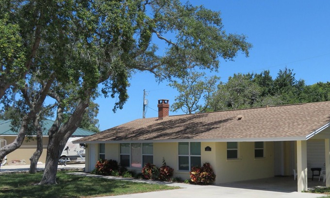Laurel House | Charming home with a short walk to the beach!