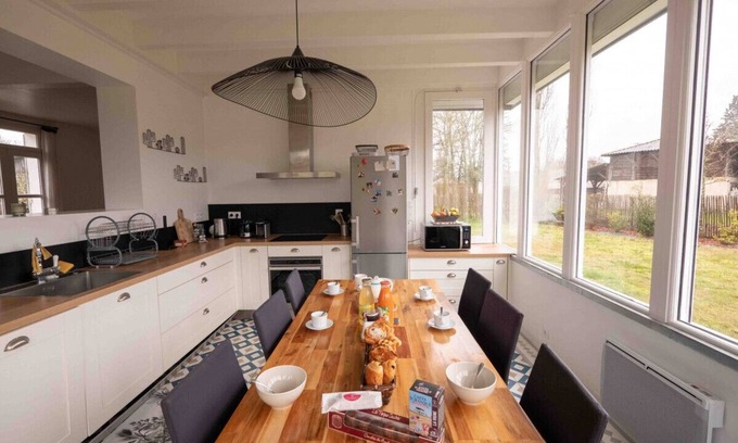 Salles House | Charming House for 8-9 Guests with Heated Pool and Spacious Garden
