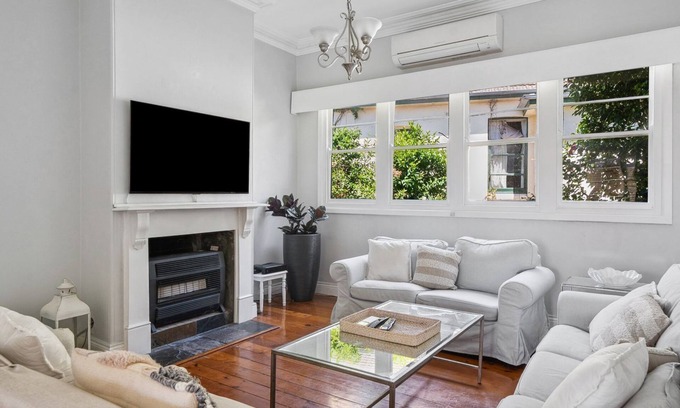 Woolwich House | Charming House in Woolwich