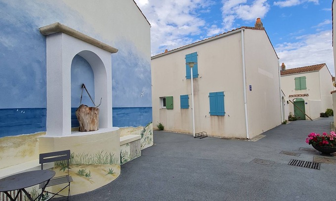 French Atlantic Coast House | Charming house "Les Flots en Ré" 100 m from the ocean and 300 m from the market.