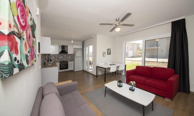 Milas Villa | Charming House with Shared Pool in Milas