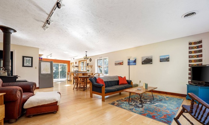 Maple City Cabin | π Charming Hygge 2BDR Cabin in Leelanau County β 4889