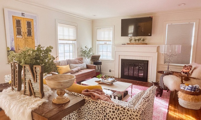 Tulsa House | Charming Instaworthy cottage close to Everything Fun in Tulsa! No Cleaning fee