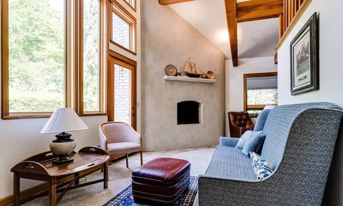 Eugene House | Charming Italian Villa Close to Ducks Games, UO Campus & Local Vineyards