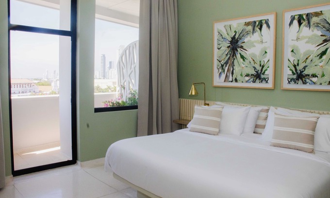 Cartagena Walled City Hotel | Charming king bedroom hotel in delightful Cartagena de Indias with WiFi, AC