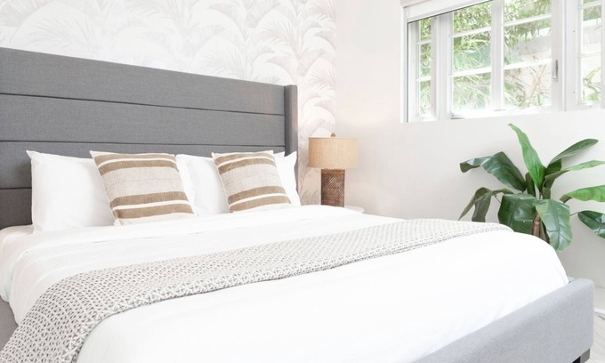 Flamingo/Lummus House | Charming King Studio in South Beach!