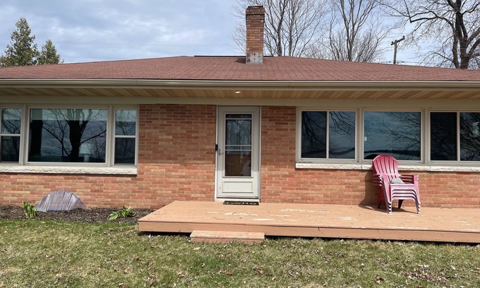 Crandon Cottage | Charming Lakefront Retreat in Crandon w/Private Dock