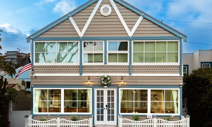 Avalon House | Charming, large historic home, newly renovated, sleeps 12 - steps to the beach!