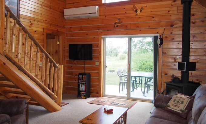 Hayward Cabin | Charming Log Cabin with Wood Burning Fireplace – 1 mile from Downtown Hayward