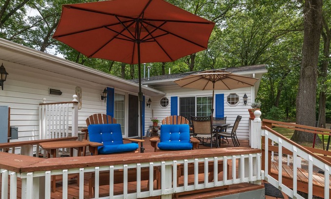 Fennville Cottage | Charming Lower Scott Lake 3 bedroom home