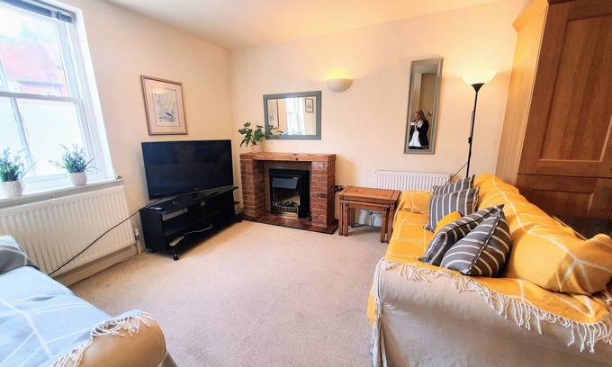 New Forest District House | Charming Mews House in the Heart of Lymington