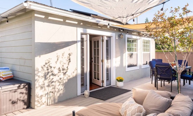 North Park House | Charming Mid-Century Craftsman ~ Hot Tub Serene Yard