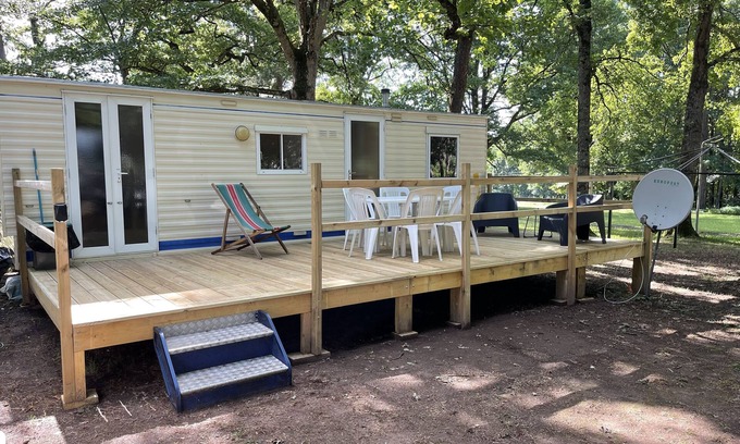 Braize House | Charming Mobile Home with swimming pool in Saint Bonnet Troncais.