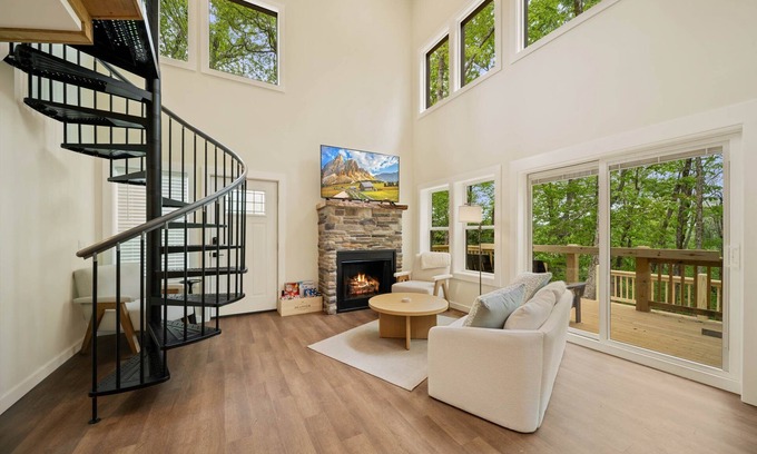 Boone Cabin | Charming Modern Cabin in Quiet Setting