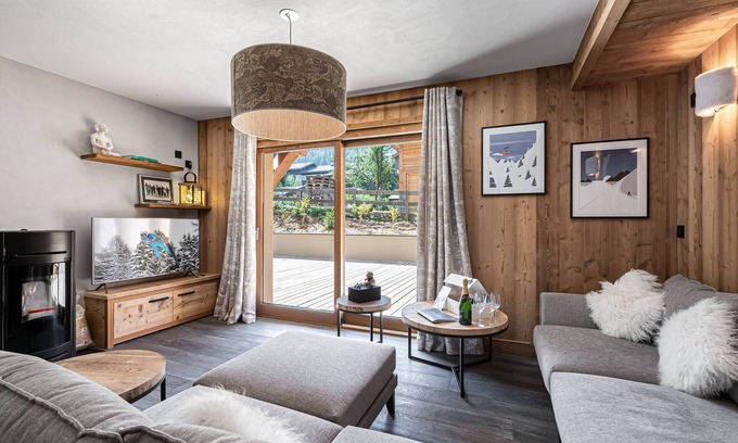 Le Praz Apartment | Charming New Apartment Near Pistes with Terrace and Ski-Room