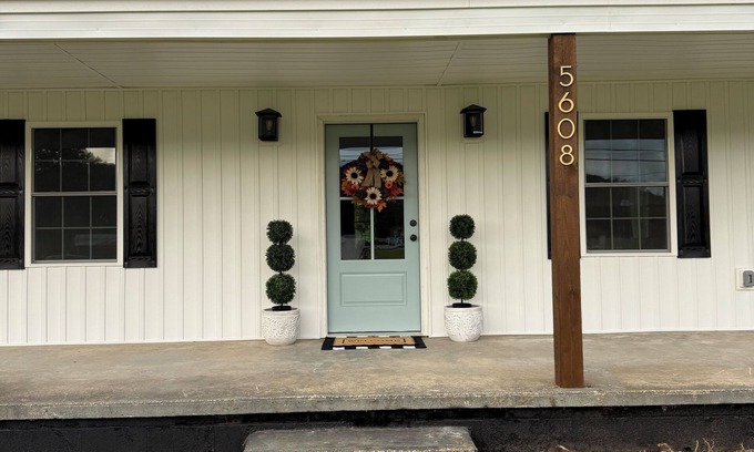 Arlington Cottage | Charming newly-renovated 3-bedroom cottage in the Heart of the Yadkin Valley!