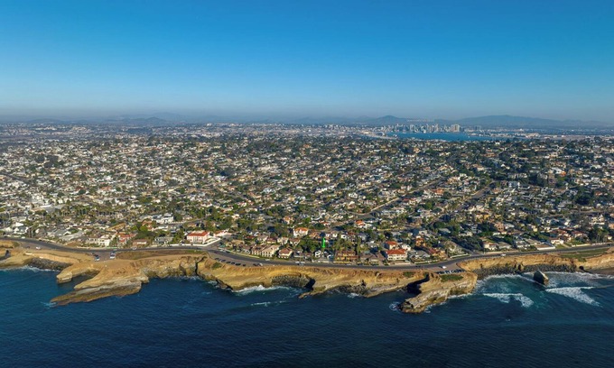 Sunset Cliffs House | Charming Oceanfront master suite B