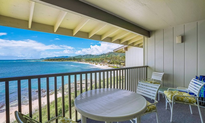 Wailua House Lots Condo | Charming Oceanfront Top Floor Condo at Wailua Bay with Stunning Views and Local Fisherman Sightings!