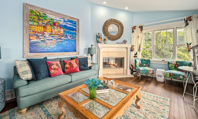 Harbor Springs Condo | Charming penthouse with two balconies & harbor views