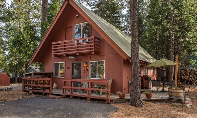 Tahoma Ski Chalet | Charming Pet Friendly Chalet, Great Location, Walk To The Lake
