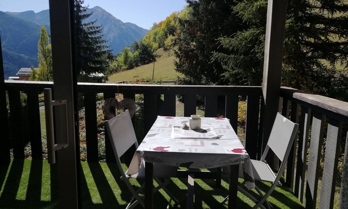 Pra Loup Condo | Charming Pra Loup 1500 studio with large sunny balcony. WiFi fiber.