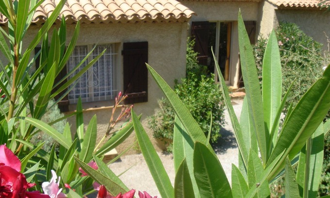 Sainte-Maxime House | Charming Provencal house, beautiful view, near beach, swimming pool, tennis court