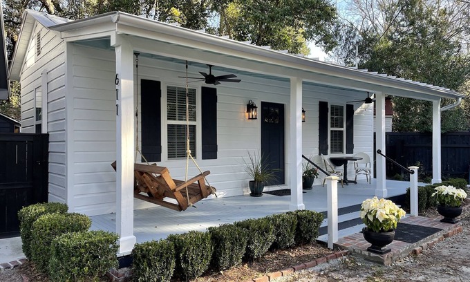 Summerville Historic District Cottage | Charming & Quaint - Fully Restored Historic Cottage at Camellia Cottages