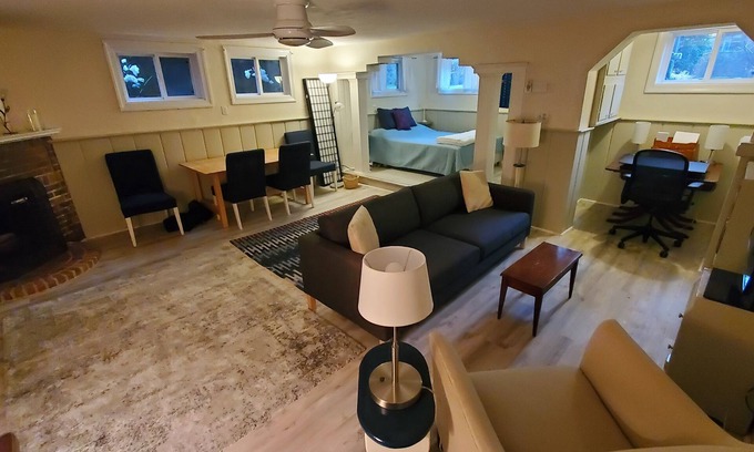 Cleveland Park Apartment | Charming, quiet, and 10 min walk to zoo, Metro, and restaurants