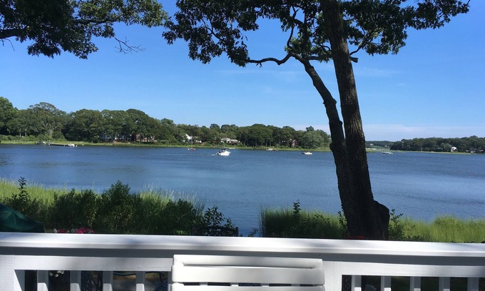 Cutchogue House | Charming Recently Updated Waterfront Home