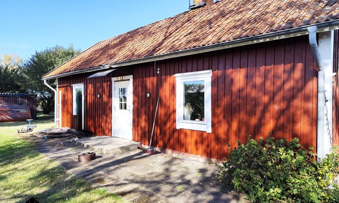 Vaderstad Ski Chalet | Charming red cottage in Väderstad – quiet country idyll near Tåkern | SE10024