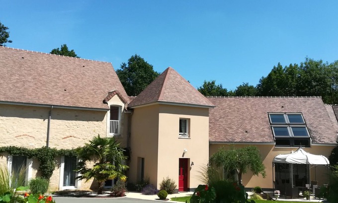 Coulans-sur-Gee Cottage | Charming Renovated Barn with Garden, 3 Ensuite Bedrooms, Near Le Mans