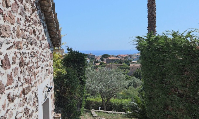 Golfe Juan Apartment | Charming renovated duplex, swimming pool, sea view, quiet location